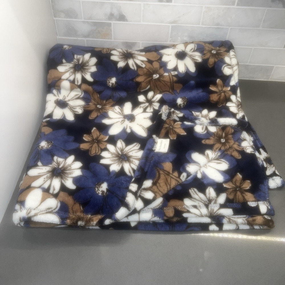 Vera Bradley Throw Blanket in Floral Bursts, 50" x 80"